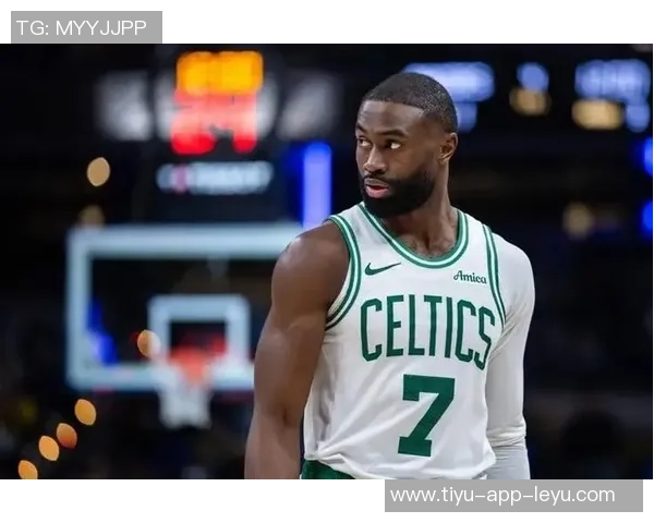 杰伦布朗全能表现助力球队获胜22投10中罚球7中9贡献30分8板8助